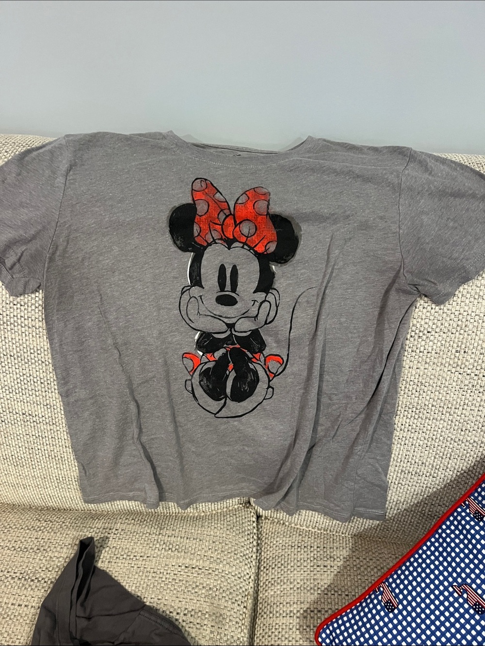 Disney Gray Minnie Mouse Short Sleeve Tee with Red Bow